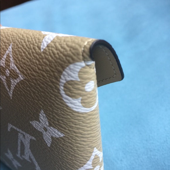 Louis Vuitton Monogram Giant Medium Pochette Beige - Picture 7 of 13